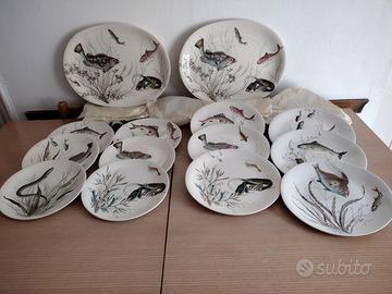 Servizio in ceramica inglese di piatti da pesce.