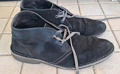 Scarpe uomo in tessuto scamosciato blu scure.