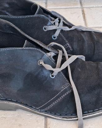 Scarpe uomo in tessuto scamosciato blu scure.