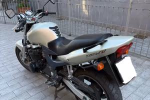 Kawasaki ZR7