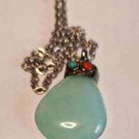 collana con ciondolo vintage