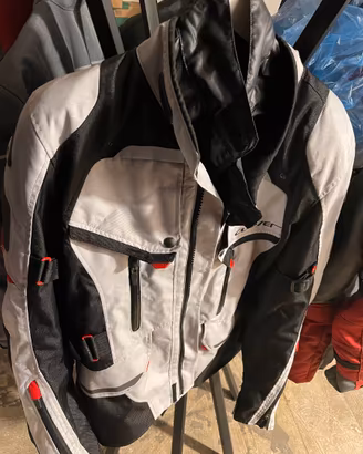 Abbigliamento moto completo praticamente nuovo