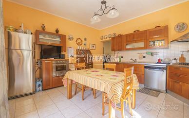 TRILOCALE RISTRUTTURATO VISTA MARE CON GARAGE!