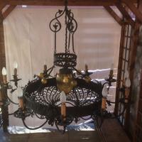 Lampadario in ferro battuto