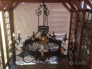 Lampadario in ferro battuto