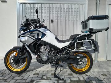 Cf moto MT800 Explore