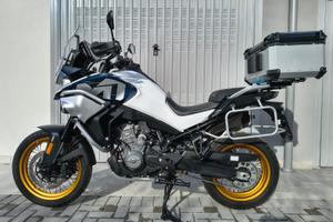 Cf moto MT800 Explore