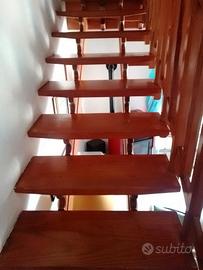 Scala in legno a chiocciola nuova