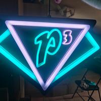 Insegna "p3" famoso locale serie Streghe