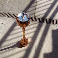 Posacenere da pavimento in ottone