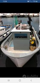 barca da pesca con licenza professionale 