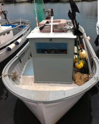 barca da pesca con licenza professionale 