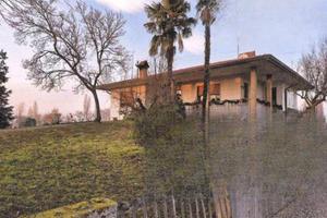 Immobile in asta di 238 m² con più di 5 locali e b