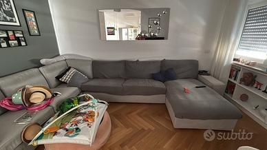 Divano angolare Ikea Kivik grigio chiaro