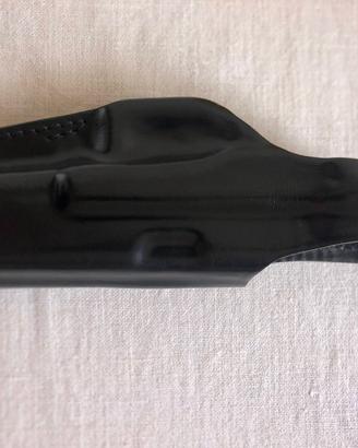 Fondina in pelle nera destra Vega per Glock17