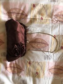 Pochette marrone in raso