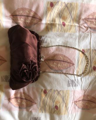 Pochette marrone in raso