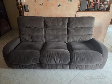 DIVANO 3 POSTI CON ALZATE LATERALI POGGIA PIEDI