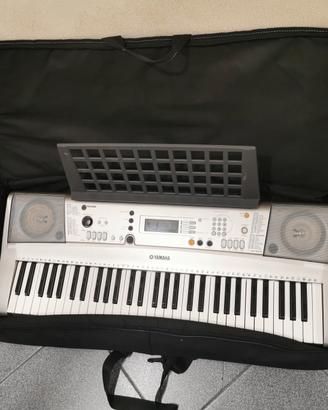 pianola yamaha psr-e313