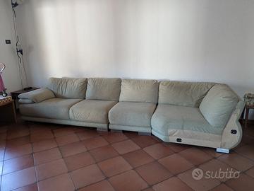 Divano componibile usato. Ritiro entro 5 Ottobre