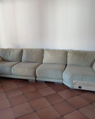 Divano componibile usato. Ritiro entro 5 Ottobre