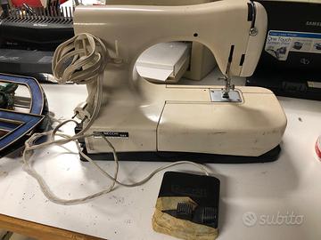 Macchina da cucire Necchi 544