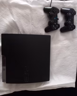 ps3 160 GB + 2 joystick + 10 giochi 