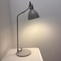 Lampada da tavolo colore grigio