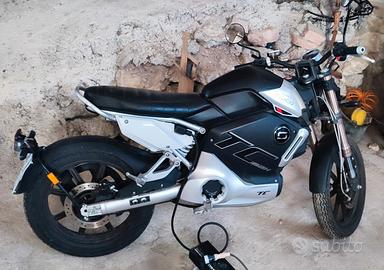 Super Soco TC Max - 2021