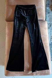 Pantaloni a zampa velluto nero elasticizzati