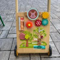 “Spingi spingi” carrello per primi passi in legno