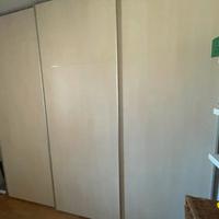 Armadio a porte scorrevoli