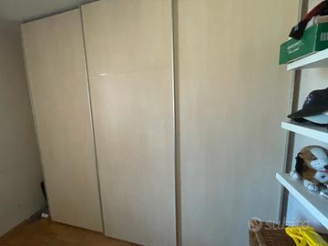 Armadio a porte scorrevoli