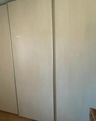 Armadio a porte scorrevoli