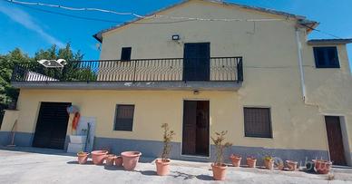 Casa indipendente con piscina