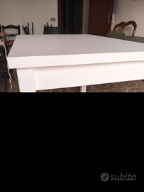 tavolo da cucina con sedie