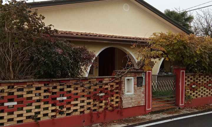 Camera su villetta singola