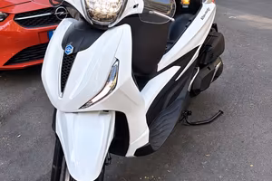 PIAGGIO BEVERLY 400 HPE – 7.000 KM – PARI AL NUOVO