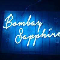 Insegna luminosa Bombay Sapphire in rilievo 57x93