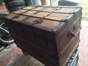 Baule 800 con stringhe di cuoio,ferro,legno e tela