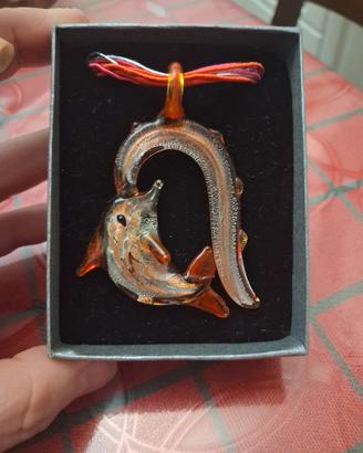 collana in vetro soffiato con delfino