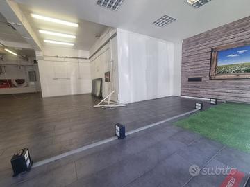 FIRENZE NOVA Fondo commerciale con canna fumaria