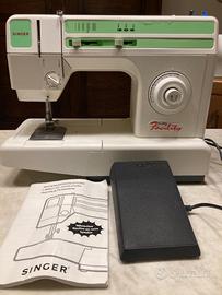 Macchina da cucire Singer da tavolo