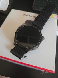 Oneplus watch 3 con tanti accessori