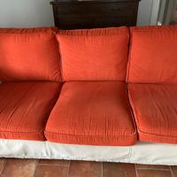 Divano  3 posti bicolor con pouf