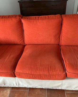 Divano  3 posti bicolor con pouf