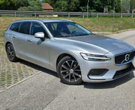 Volvo V60 D3 150 CV - anno 2021 - cerchi R-Design