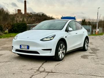 Tesla Model Y RWD in garanzia fino a 11/2030