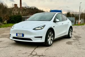 Tesla Model Y RWD in garanzia fino a 11/2030