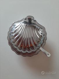Burriera vintage a forma di conchiglia